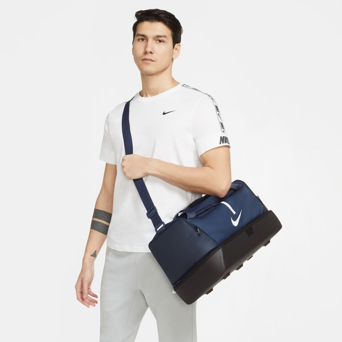 Nike Academy 21 Team Voetbaltas Medium Schoenenvak Donkerblauw 