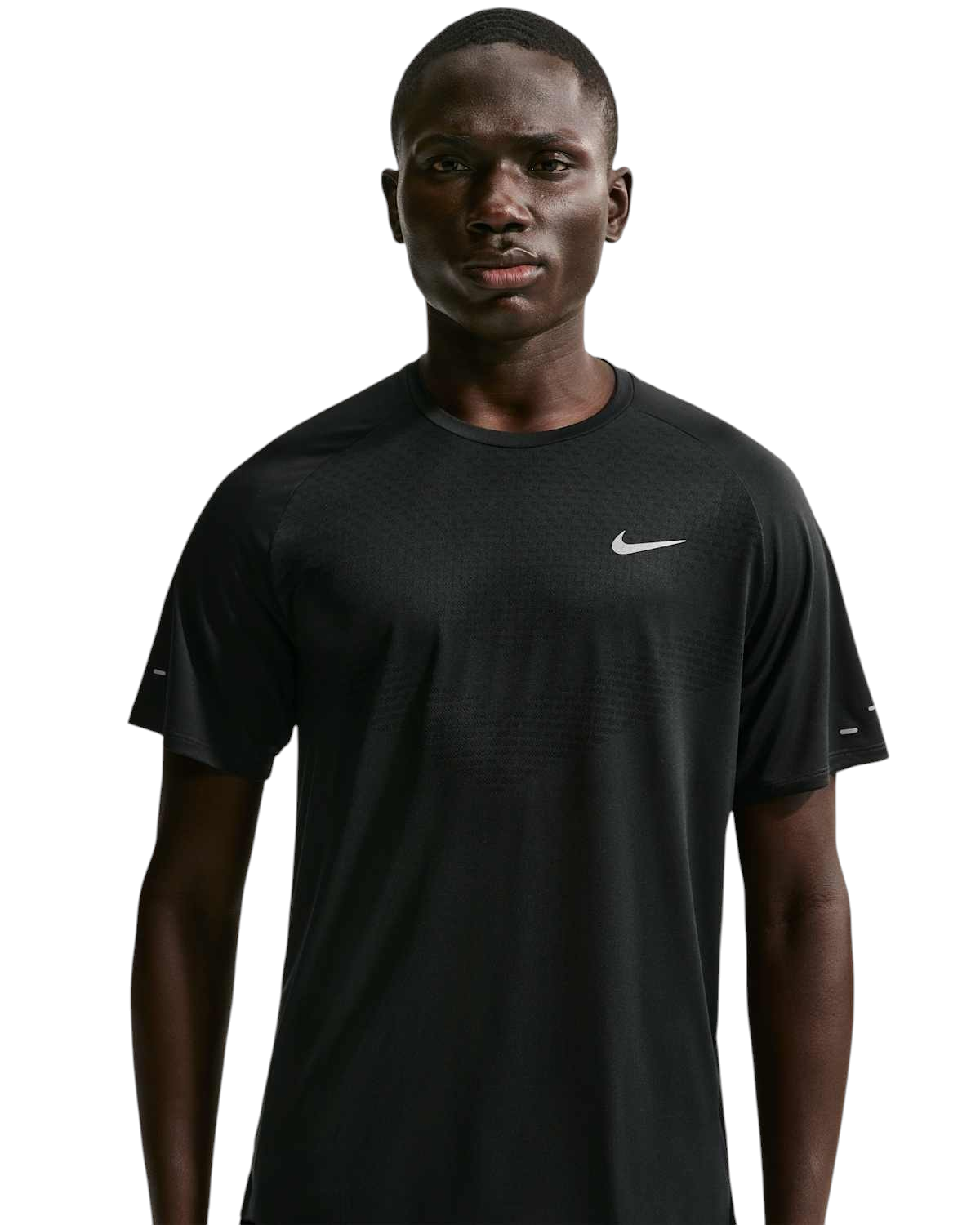 Sportskoen Nike Dri-FIT ADV Stride zwart hardloopshirt met reflecterende Swoosh en raglanmouwen gedragen door model