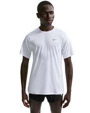 Sportskoen Nike Dri-FIT ADV hardloopshirt voor heren in wit met reflecterende details en raglanmouwen