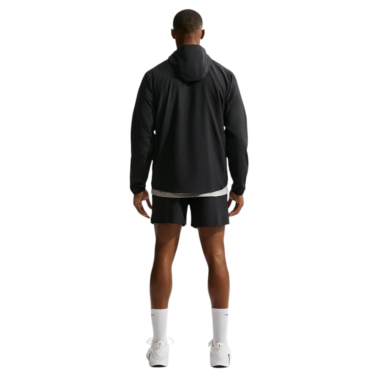 Sportskoen Nike Form Dri-FIT hardloopjack in zwart met capuchon, gedragen door een model van achteren gezien.