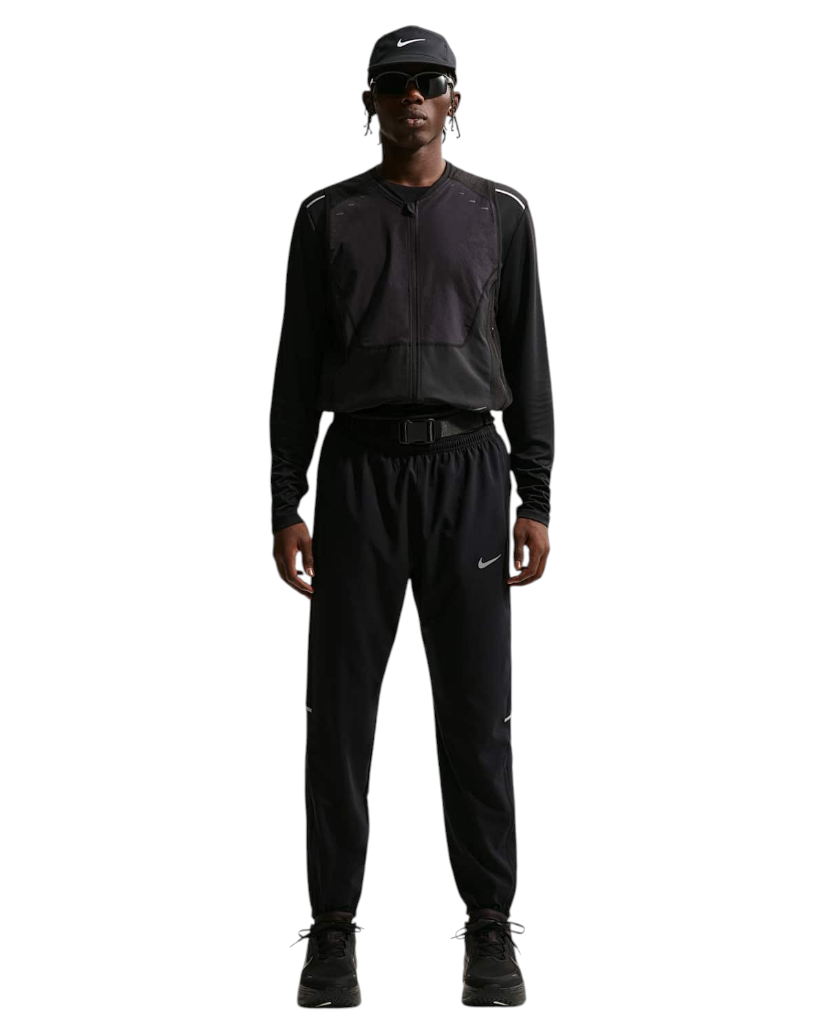 Sportskoen Nike Dri-FIT Miler hardloopbroek voor heren in zwart met reflecterende details en enkelritsen.