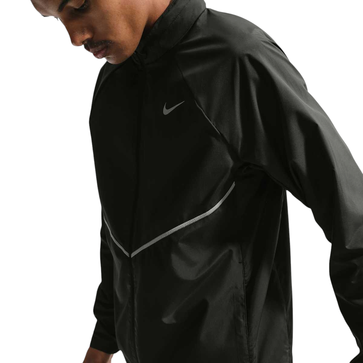 Sportskoen Nike Miler Repel hardloopjas voor heren in zwart met reflecterende details en raglanmouwen
