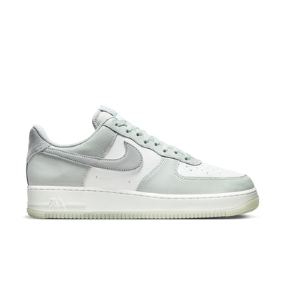 Nike Air Force 1 '07 LV8 Sneakers