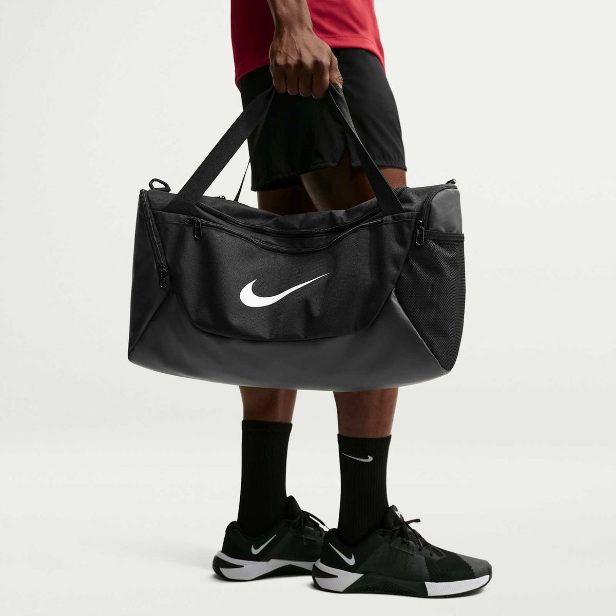 Nike Brasilia Sporttas 40 Liter Zwart - gedragen