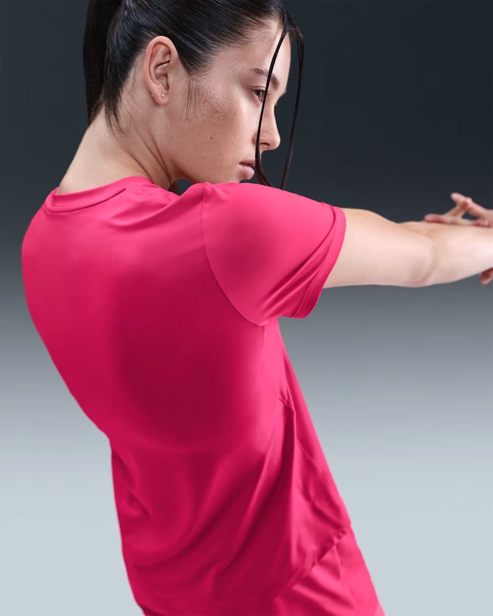 Nike One Classic Dri-FIT T-shirt Dames Rood - model