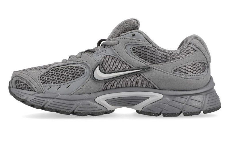 Nike V5 RNR Sneakers