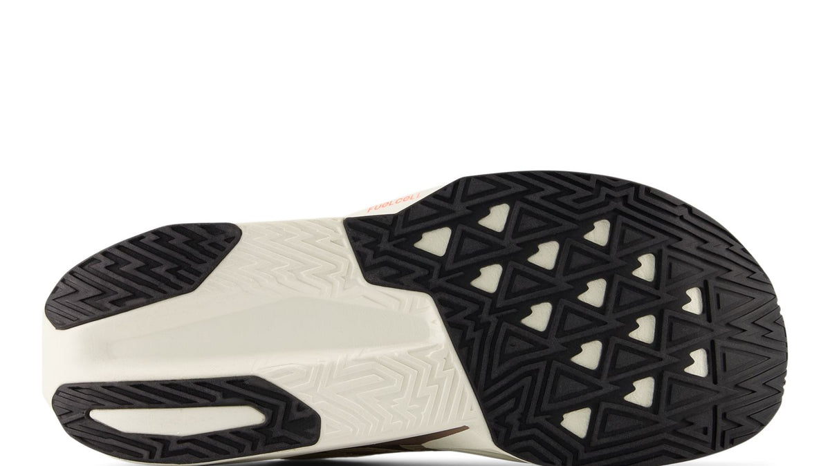 New Balance FuelCell Rebel v5 Hardloopschoenen Heren Wide Beige/Bruin
